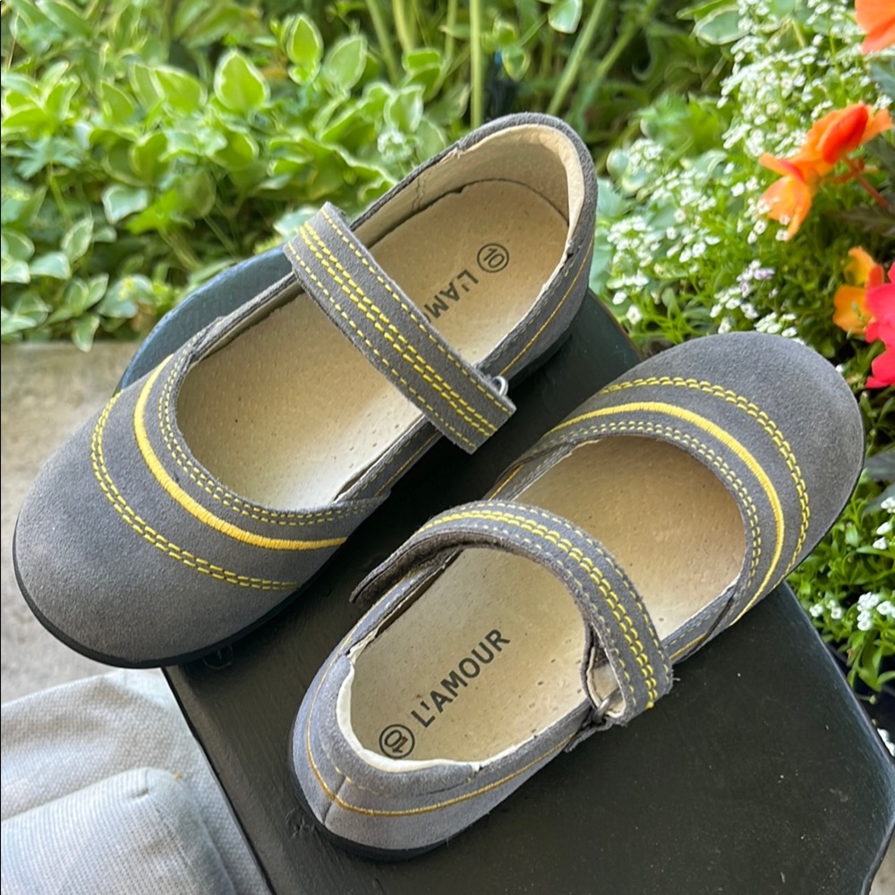 L’Amour Sporty Suede Mary Jane NWOT